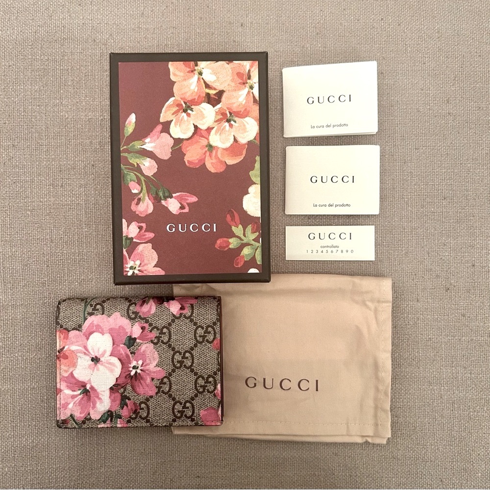 Authentic Gucci GG Supreme Blooms Bi-Fold Wallet Card Holder